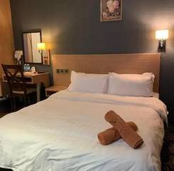 $item['hotel']['name']