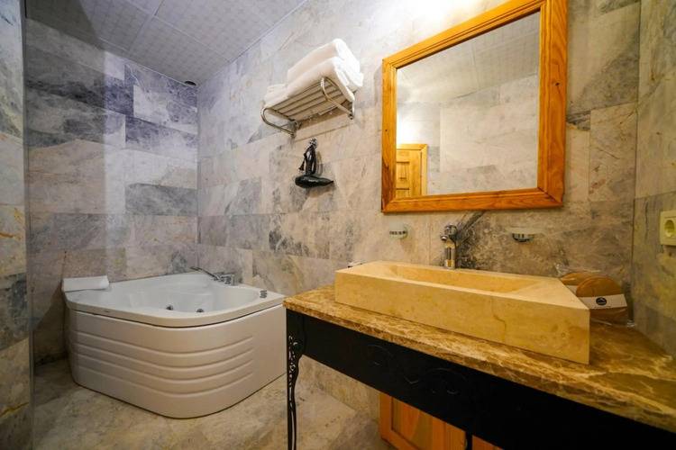 Cave Hotel Saksagan