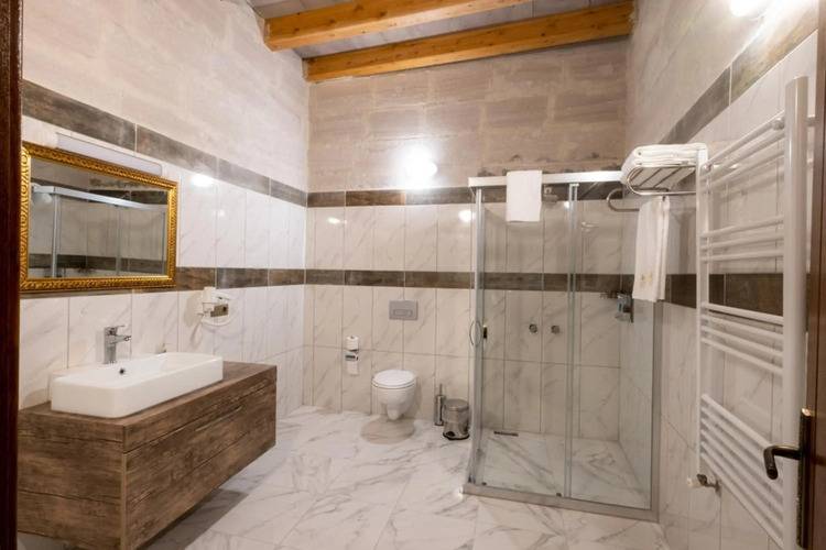 Mesken Cave Suites