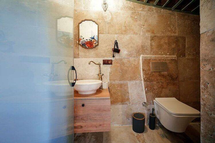Aysel Inn House