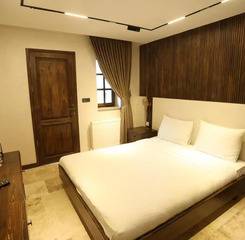 $item['hotel']['name']