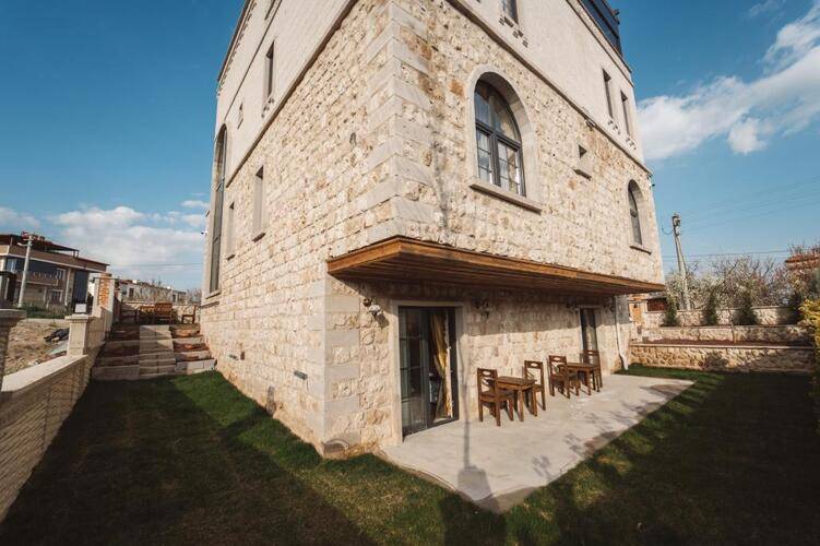 Alin Stone House