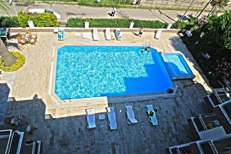 Ozguzelcamli Otel