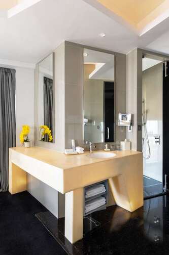 V Hotel Dubai Curio Collection By Hilton