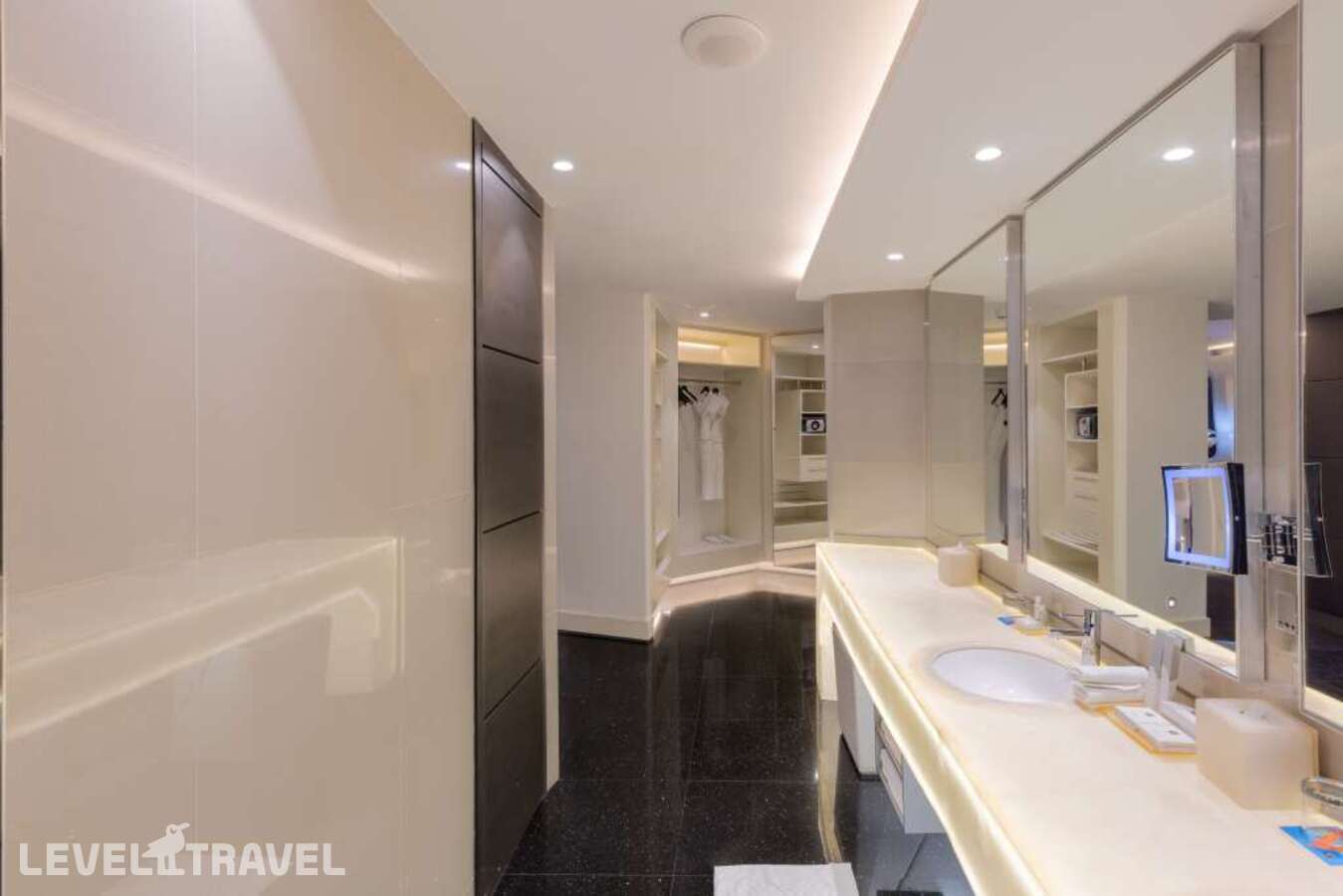 фотографии отеля V Hotel Dubai Curio Collection By Hilton в ОАЭ(Бизнес Бей) - фото №25