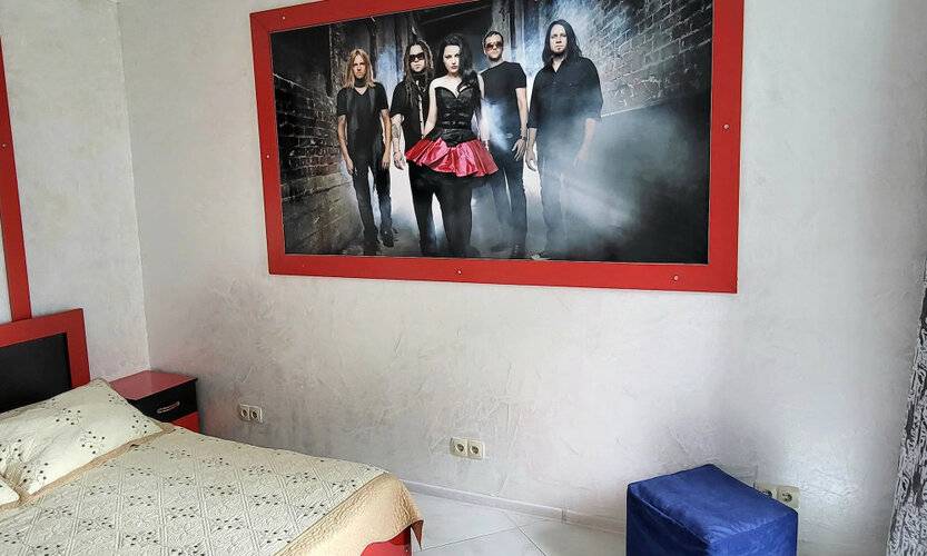 Rock Hotel First Line