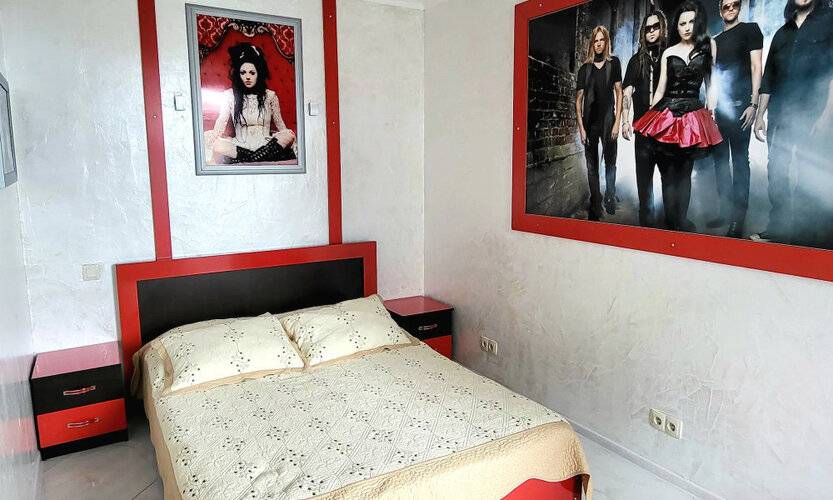 Rock Hotel First Line