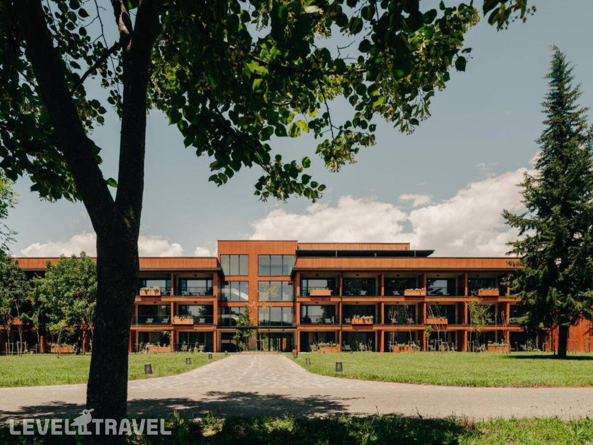 видео отеля Lopota Lake Resort & Spa в Грузия(Телави) - превью №1