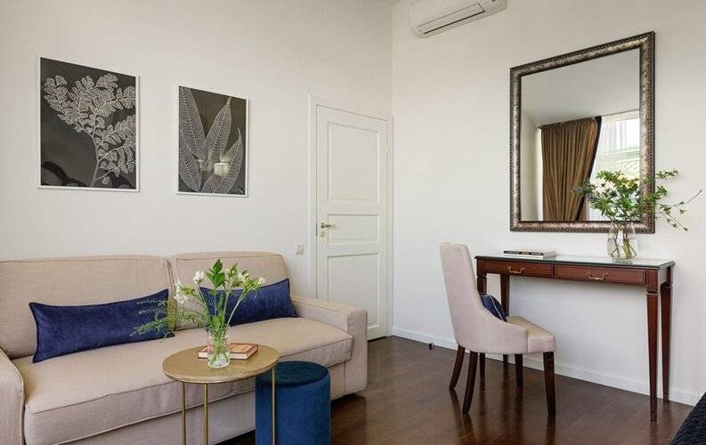 Minin Apartments (Минин) На Караванной Апартаменты