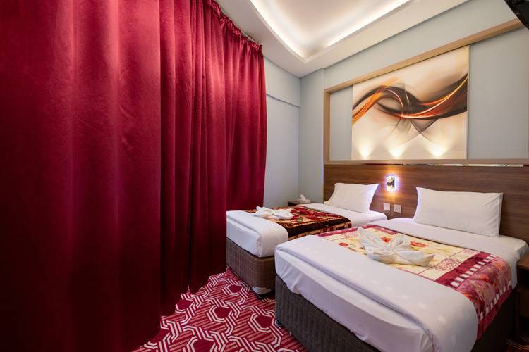 Tanha Hotel