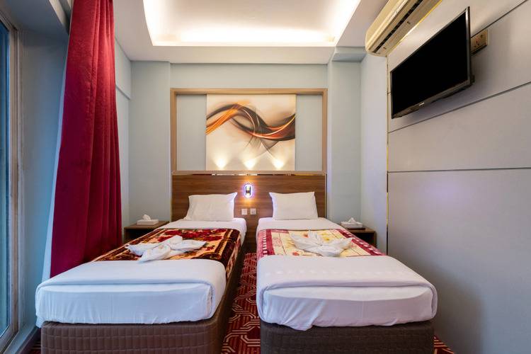 Tanha Hotel