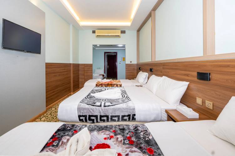 Tanha Hotel