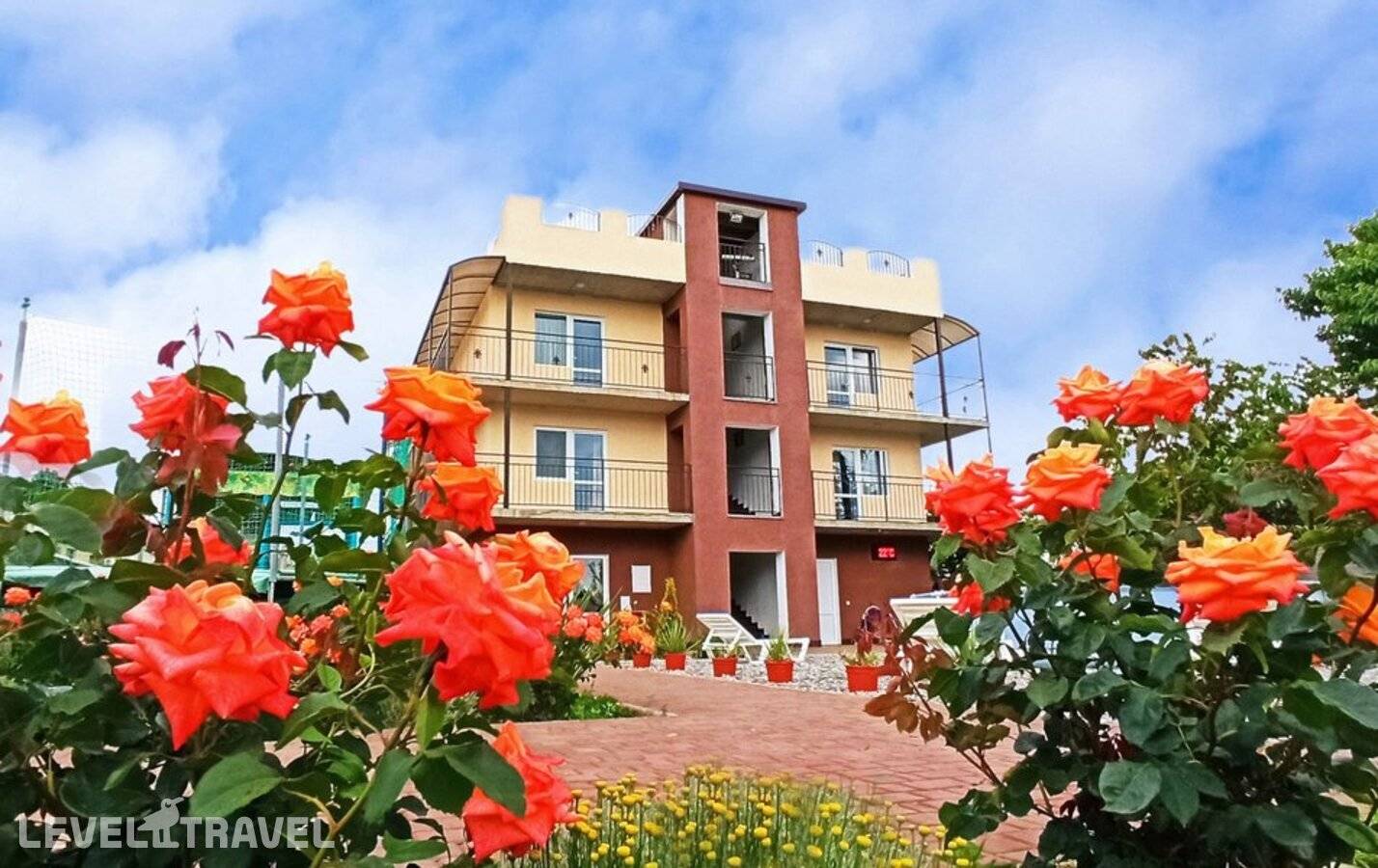 фотографии отеля Гостевой Lом Ромполь в Россия(Новофедоровка) - фото №1