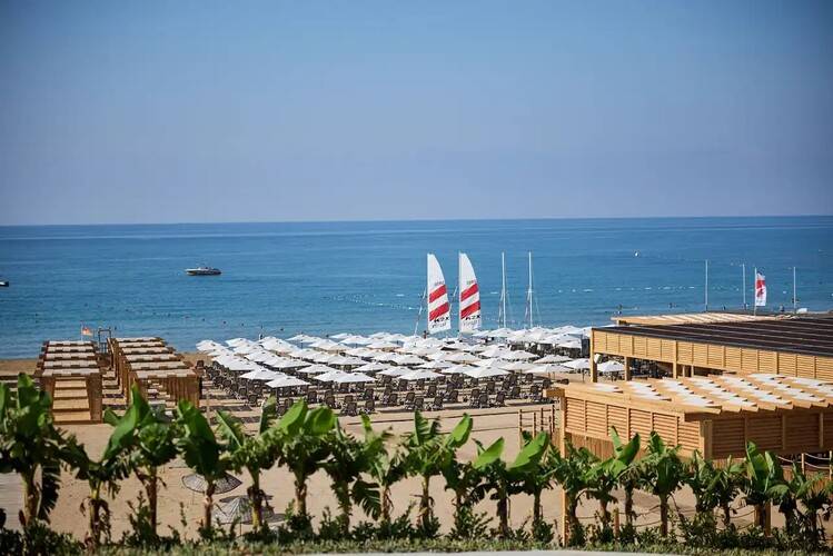 Jacaranda Luxury Resort