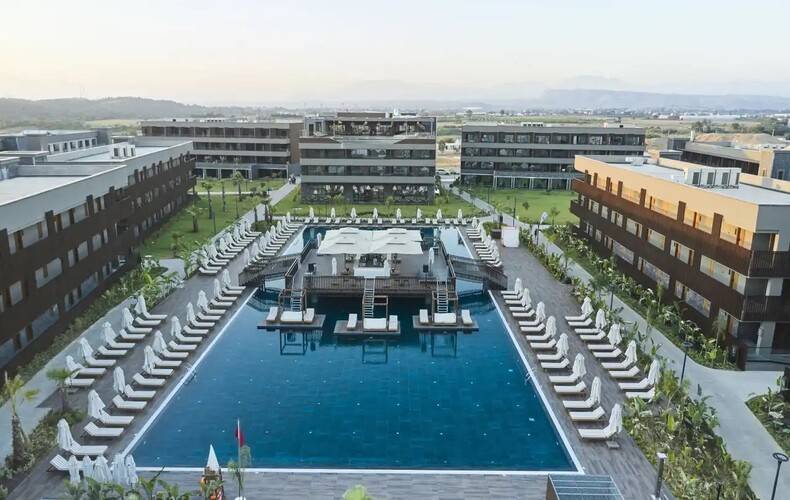 Jacaranda Luxury Resort