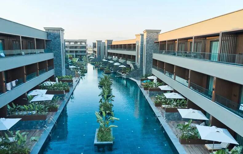 Jacaranda Luxury Resort