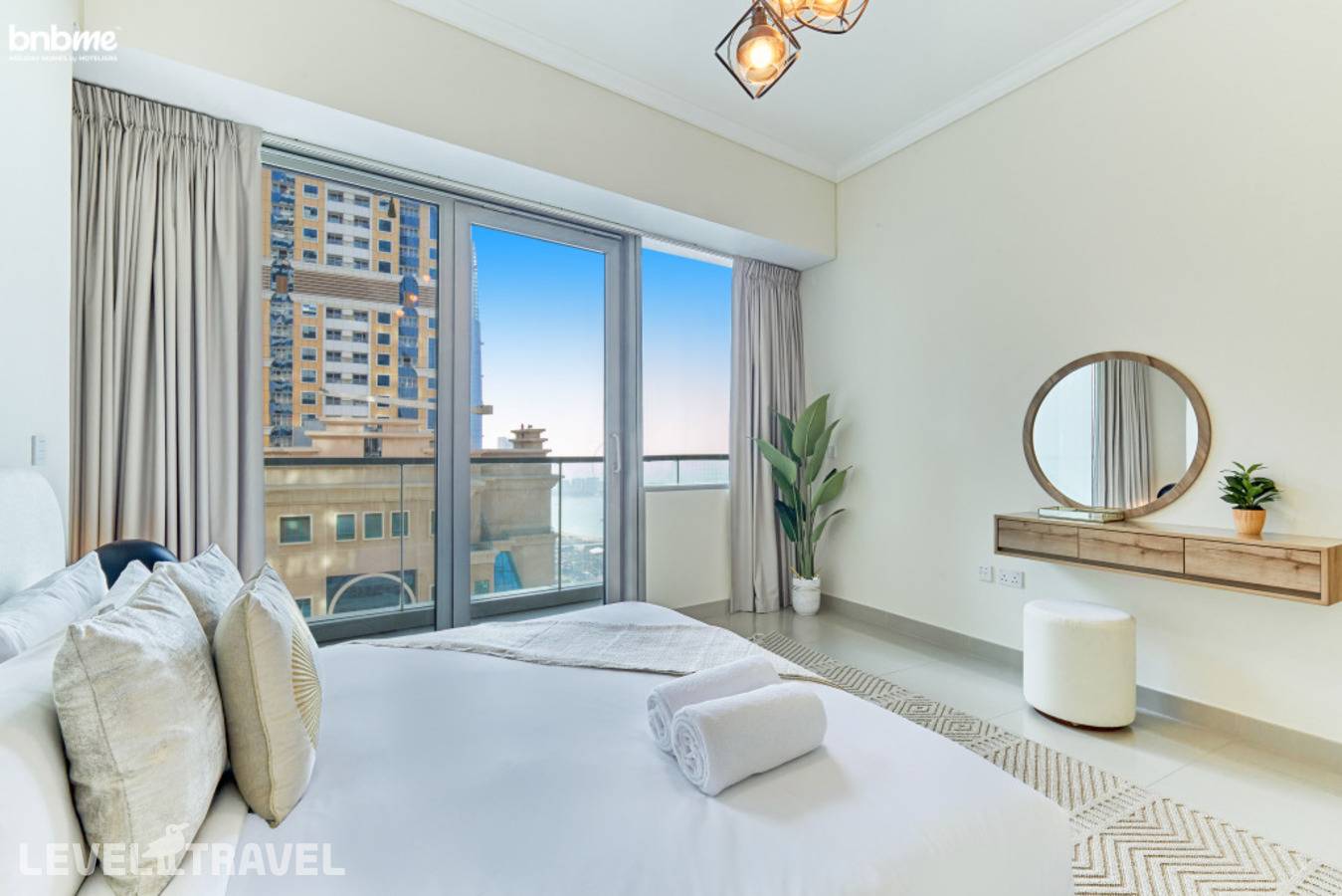 фотографии отеля Bnbmehomes 54th Floor 5407 в ОАЭ(Дубай Марина) - фото №1