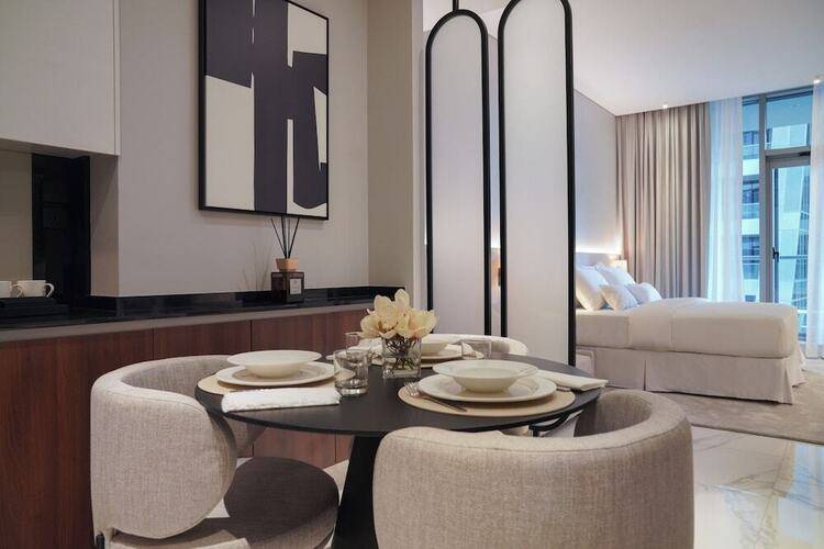 Lusso Hometels J One