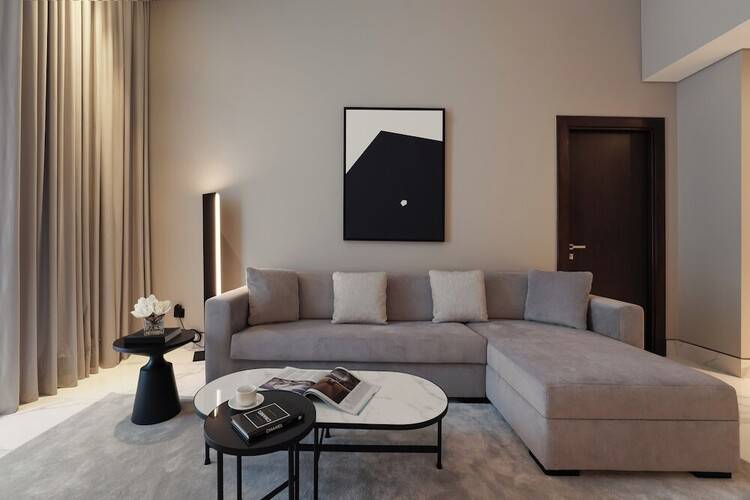 Lusso Hometels J One