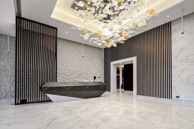 Lusso Hometels J One