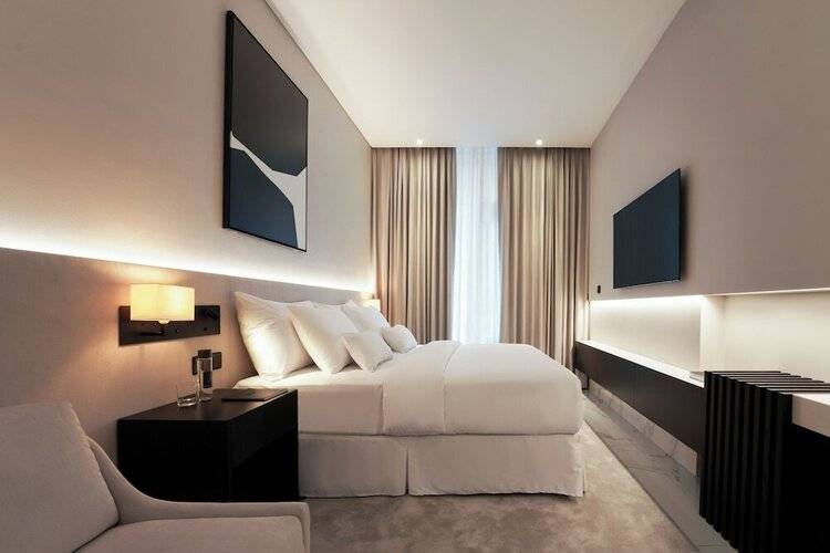 Lusso Hometels J One