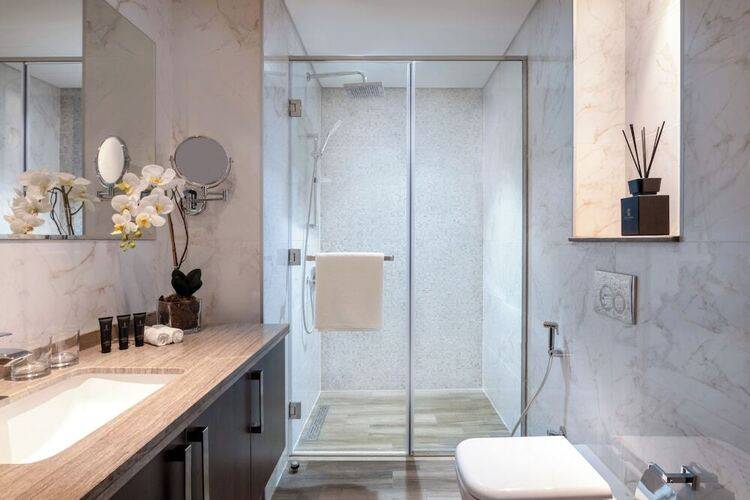 Lusso Hometels J One