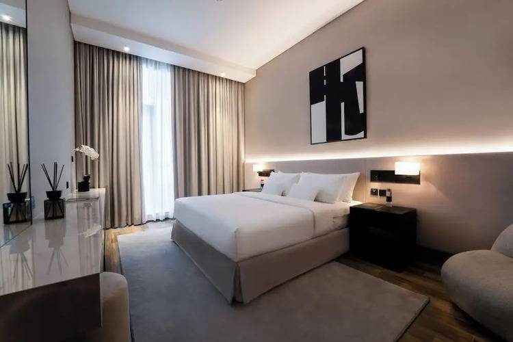 Lusso Hometels J One