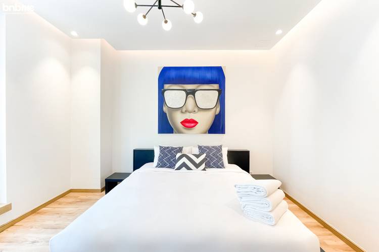 Апартаменты Upscale Modern Designer Interiors 1902