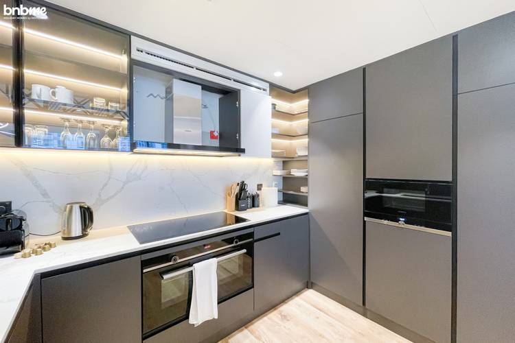 Апартаменты Upscale Modern Designer Interiors 1902