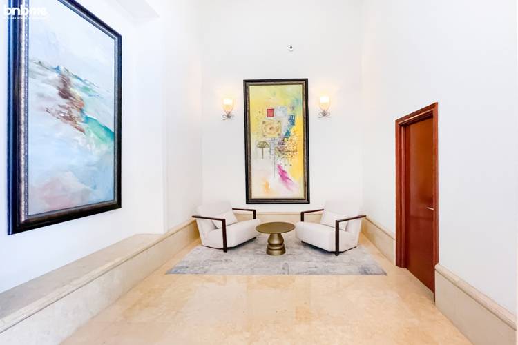 Апартаменты Upscale Modern Designer Interiors 1902