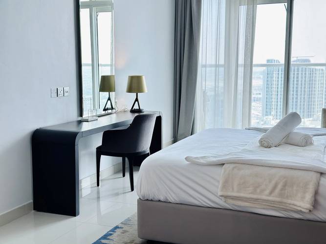 Vserve Stylish Specious 1 Br With Canal View