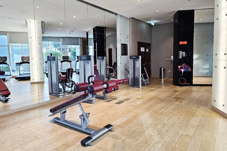 Vserve Stylish Specious 1 Br With Canal View