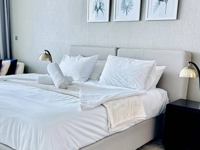 Vserve Stylish Specious 1 Br With Canal View