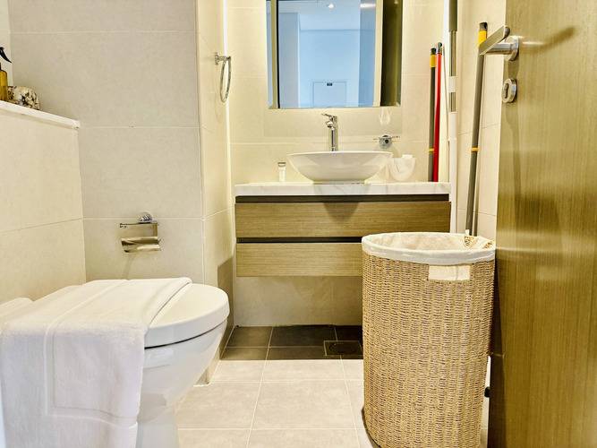 Vserve Stylish Specious 1 Br With Canal View