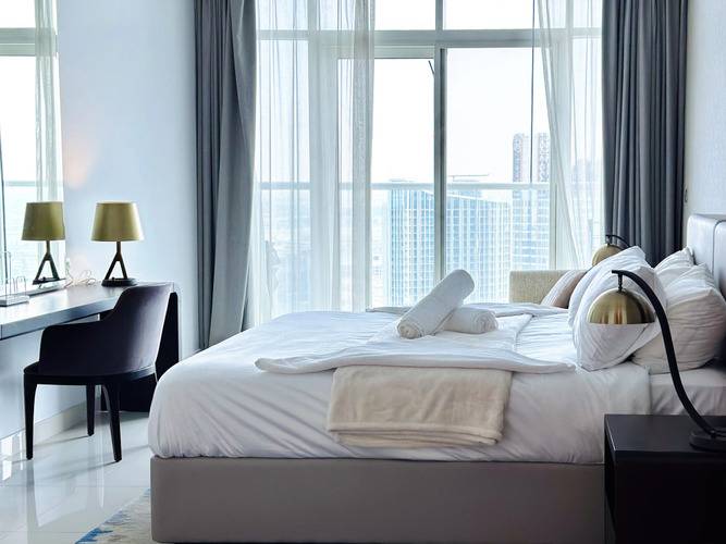 Vserve Stylish Specious 1 Br With Canal View