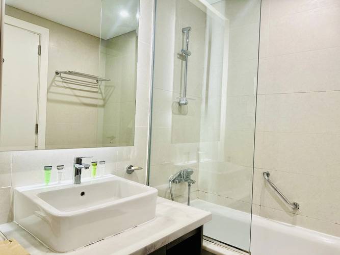 Vserve Stylish Specious 1 Br With Canal View