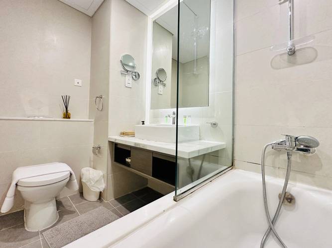 Vserve Stylish Specious 1 Br With Canal View