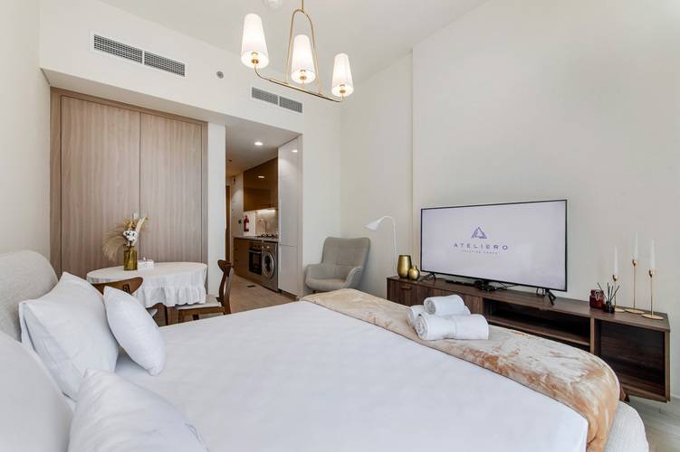 Lovely Studios At Azizi Riviera