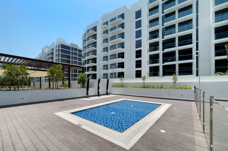 Lovely Studios At Azizi Riviera