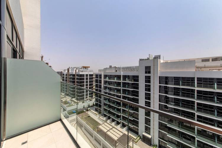 Lovely Studios At Azizi Riviera
