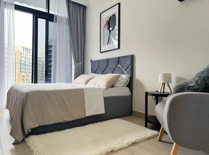Urban Grey Escape