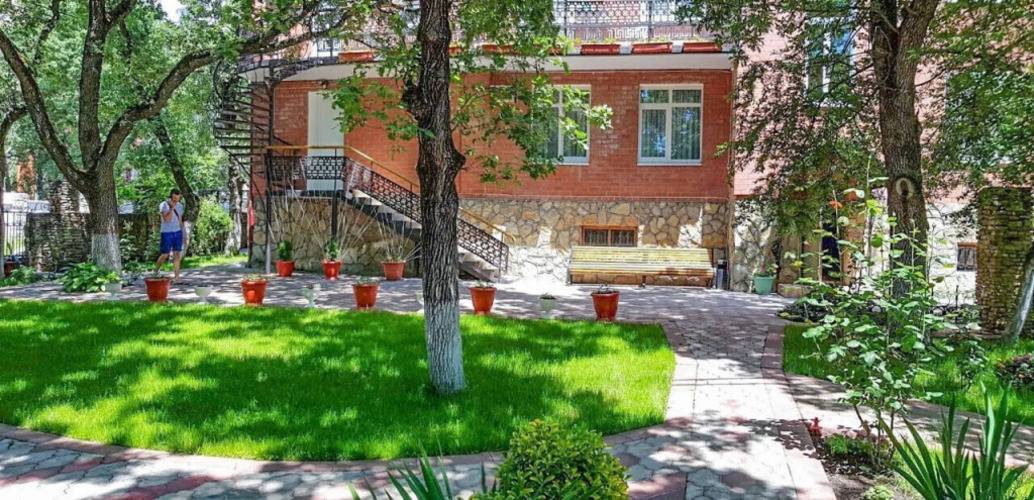 Меблированные Комнаты На Лазурной 15