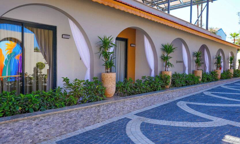 Ada Port Hotel