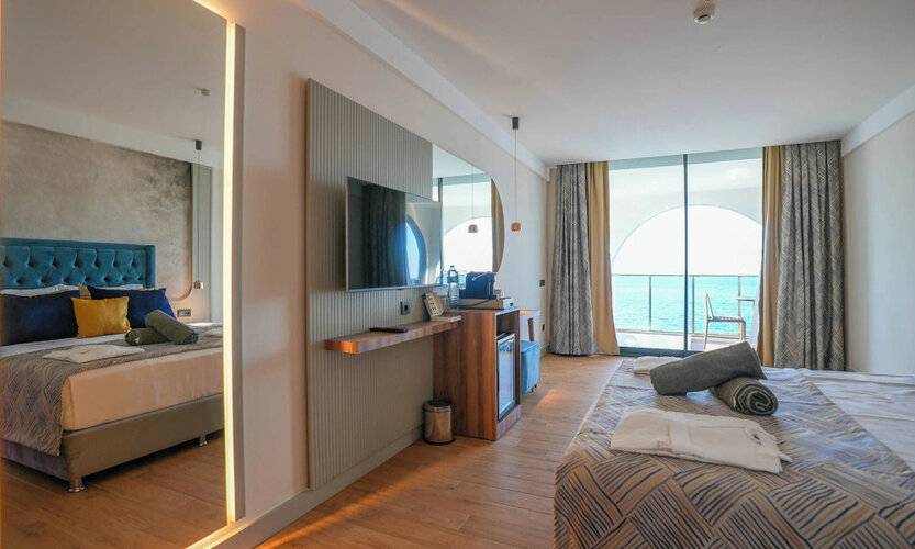 Ada Port Hotel