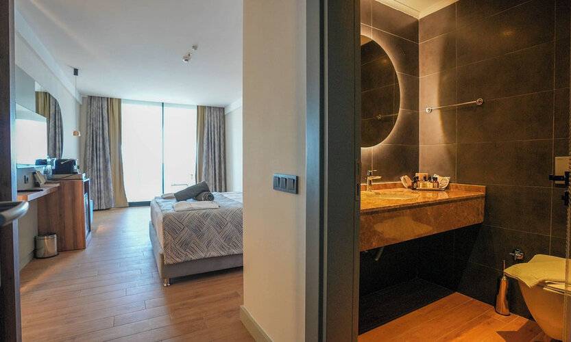 Ada Port Hotel