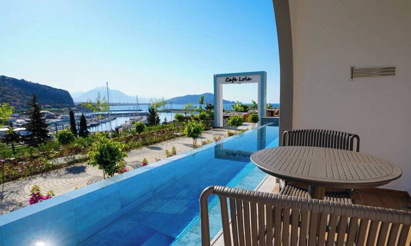 Ada Port Hotel