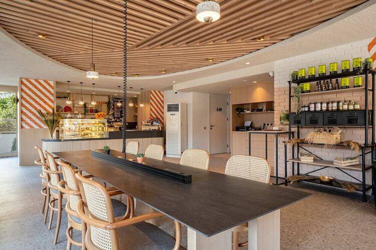 Oli Hotel And Suites