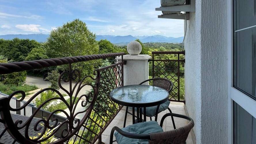 Квартиры С Балконами И Видом На Горы На Мелетяна 5а