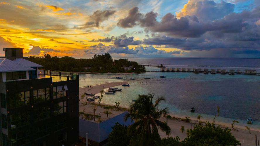 Beach Hotel Guraidhoo