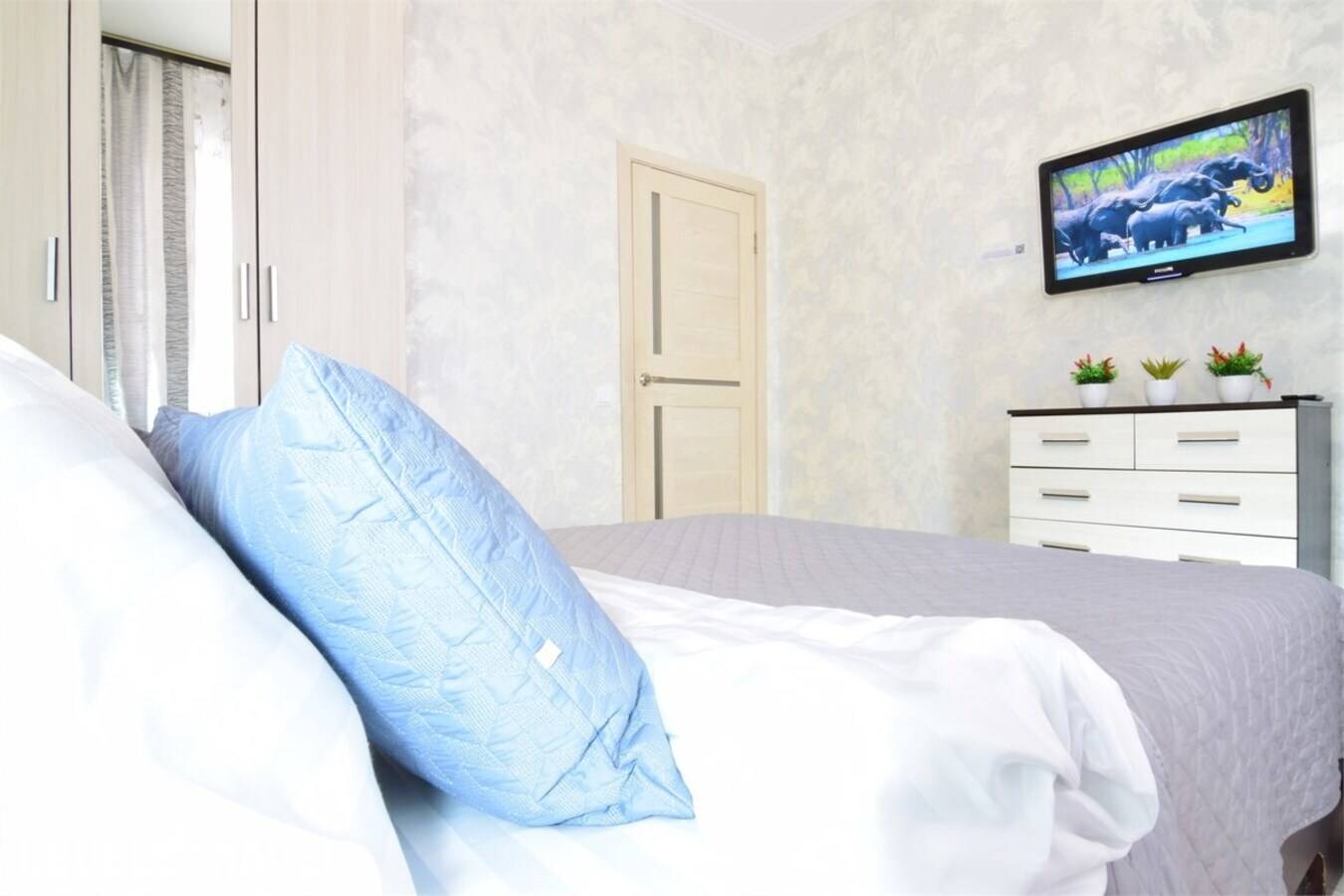 фотографии отеля Апартаменты Lion Apartments На Александра Усольцева 30 в Россия(Сургут) - фото №1